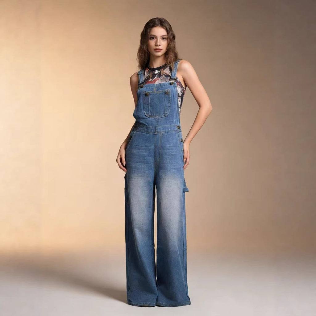 Damen Latzhose im lässigen oversized Schnitt mit funktionalen Seitentaschen