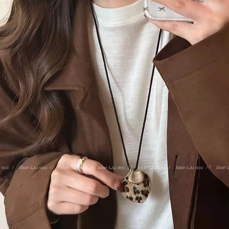 Damen Halskette mit herzförmigem Filzanhänger und Gravur Shop Nory