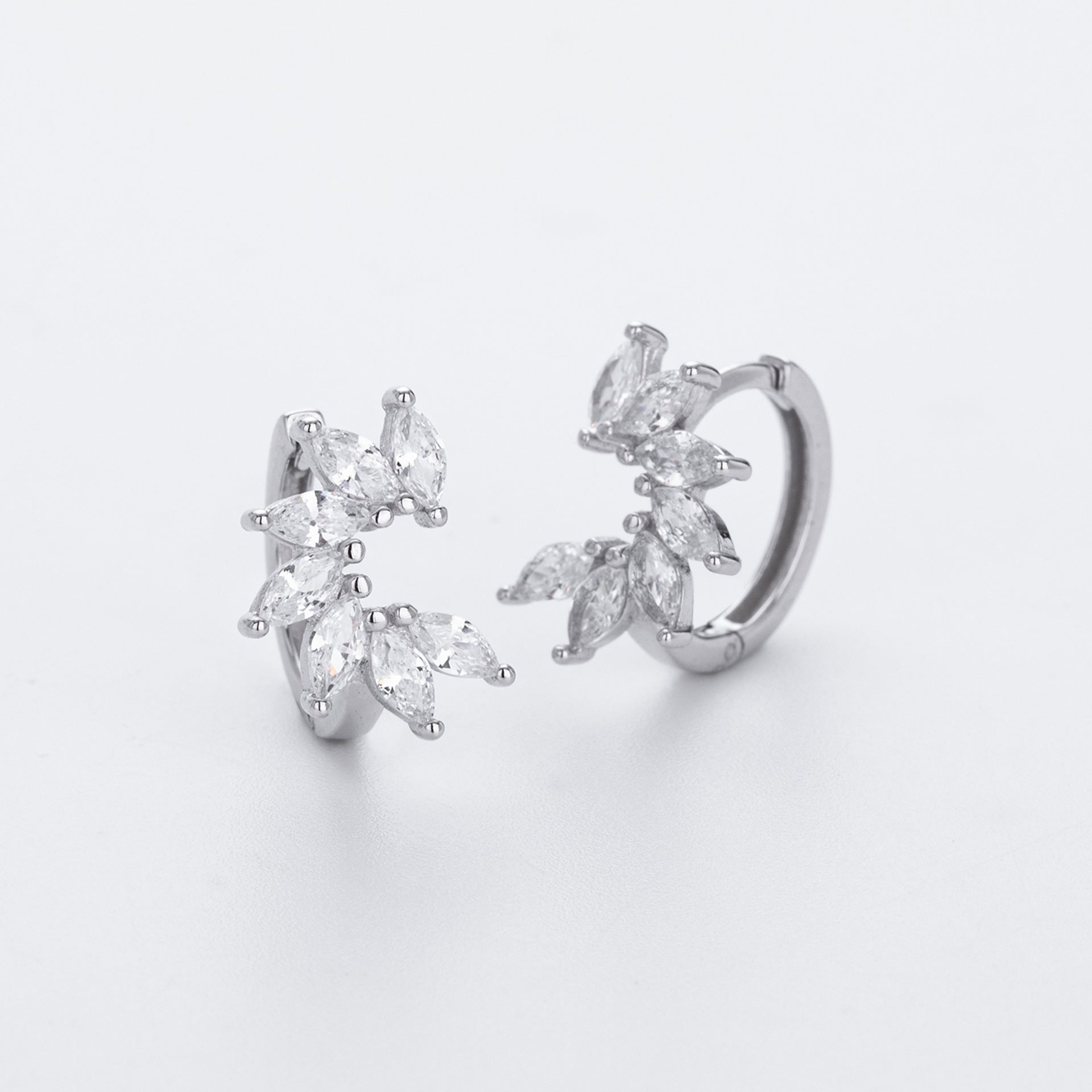 Damen Ohrringe mit luxuriösem Zirkonbesatz und moderne Kreolen Shop Nory
