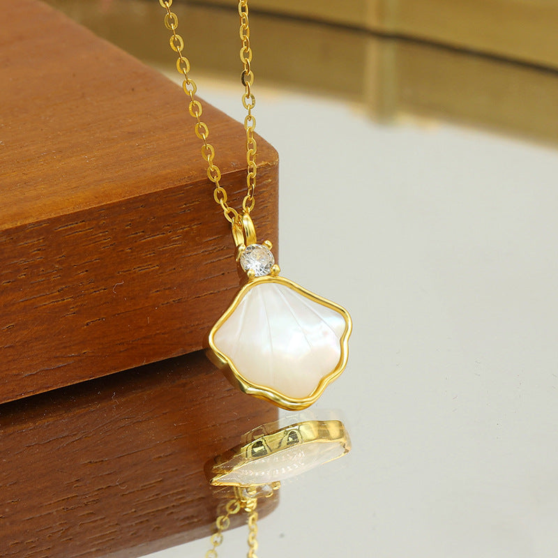 Damen filigrane Halskette mit muschelförmigem Anhänger und funkelnden Zirkonia Shop Nory