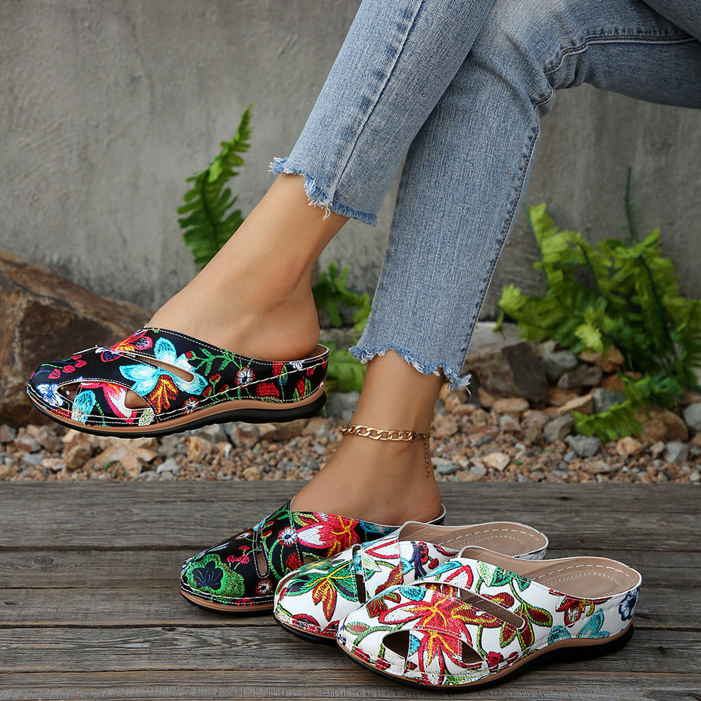 Damen Komfortable Clogs mit dekorativen floralen Stickereien Shopnory