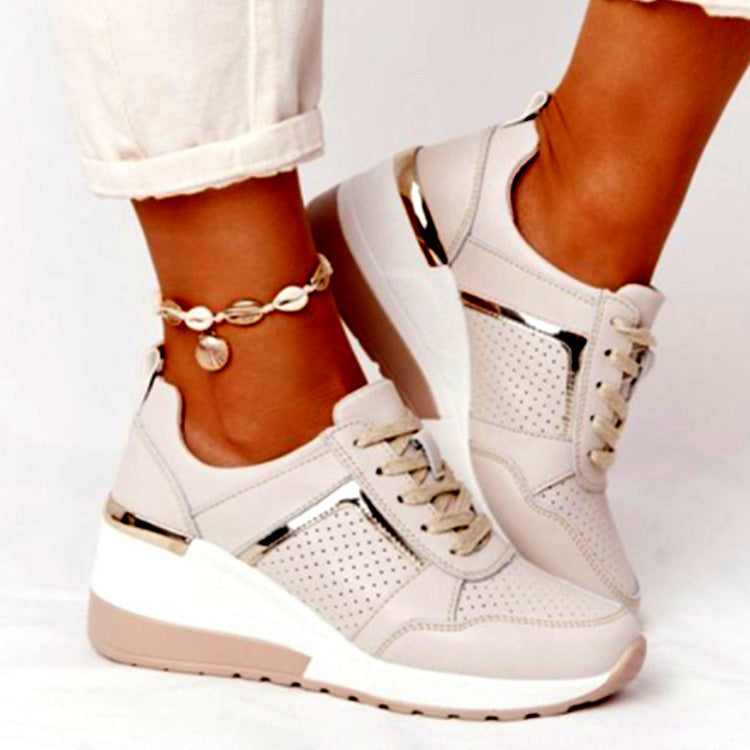 Damen Plateausneaker mit Keilsohle, Mesh- und Veloursmix, metallischen Zierdetails Shop Nory