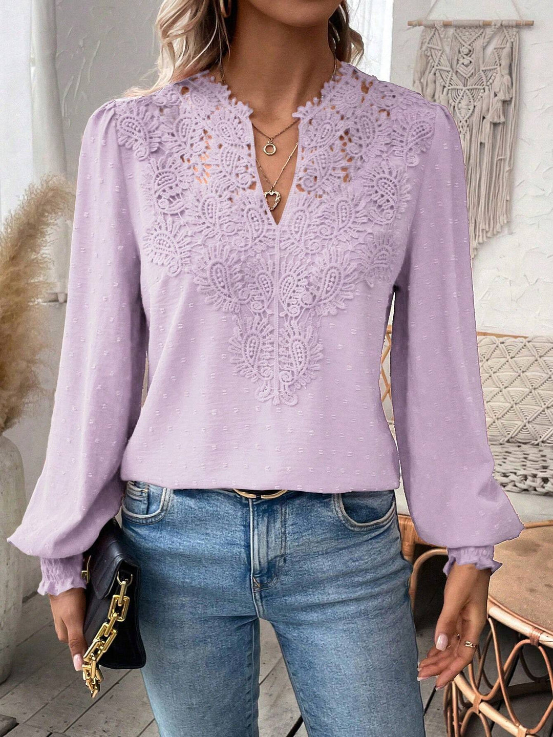 Damen Bluse mit Spitzen‑Plastron, V‑Ausschnitt und ballonartigen Ärmeln Shop Nory