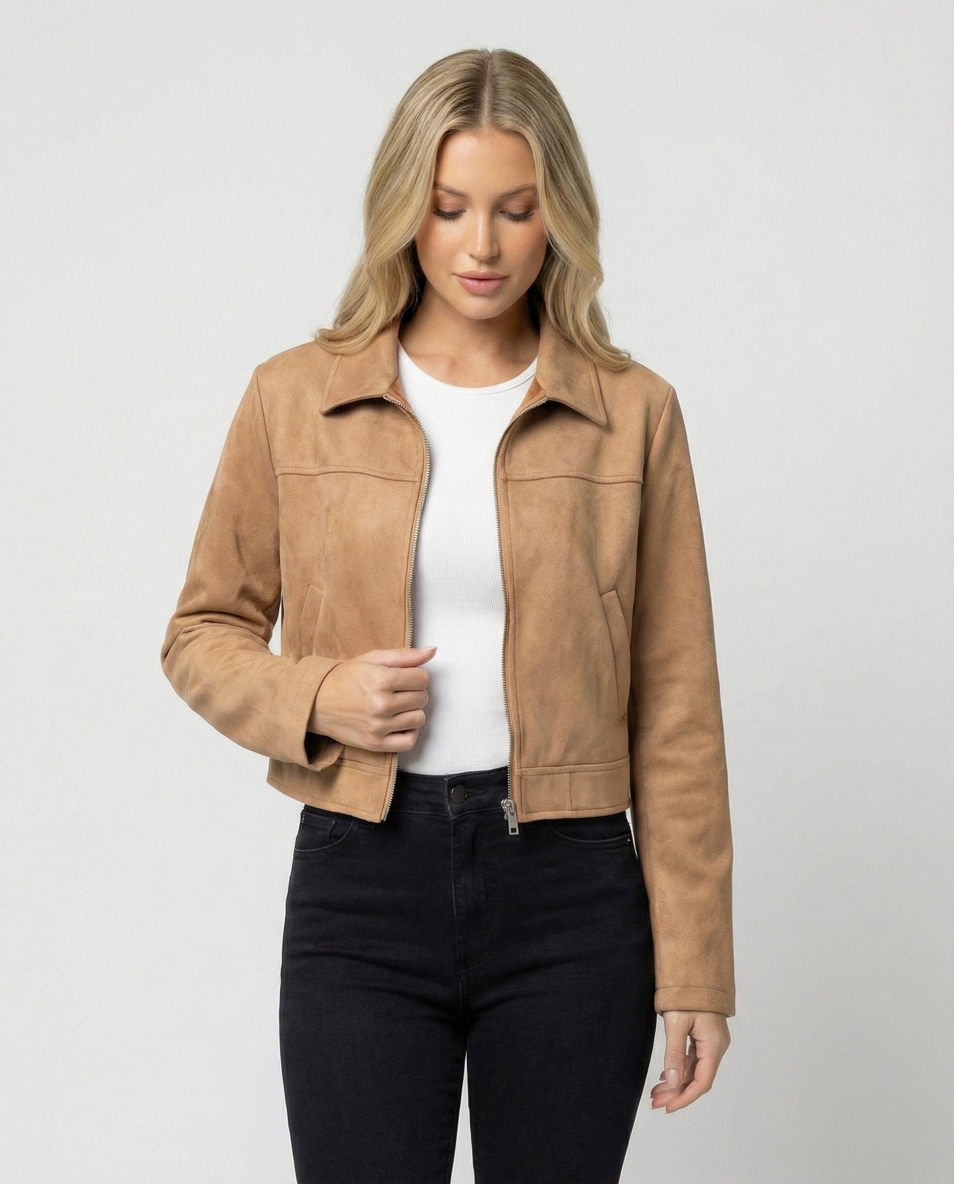 Damen Bekleidungsgeschäft kurz geschnittene Reißverschlussjacke mit Hemdkragen und taillierter Silhouette aus Wildlederimitat