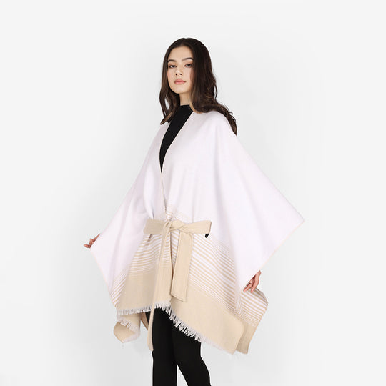 Damen Wickelponcho aus Feinstrick mit Bindegürtel und Fransensaum Shop Nory