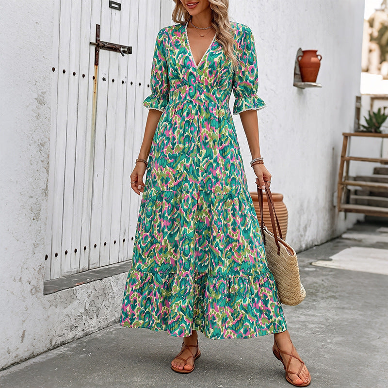 Damen Maxikleid mit buntem Aquarell-Print, V-Ausschnitt, tailliertem Smok-Bund und Stufenrock Shop Nory