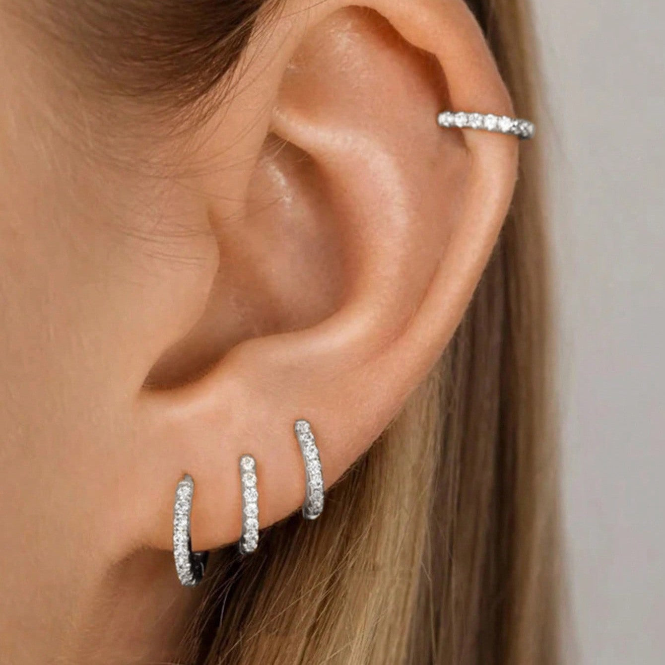 Damen Ohrstecker-Set mit eleganten Spiralen und funkelnden Akzenten Shop Nory