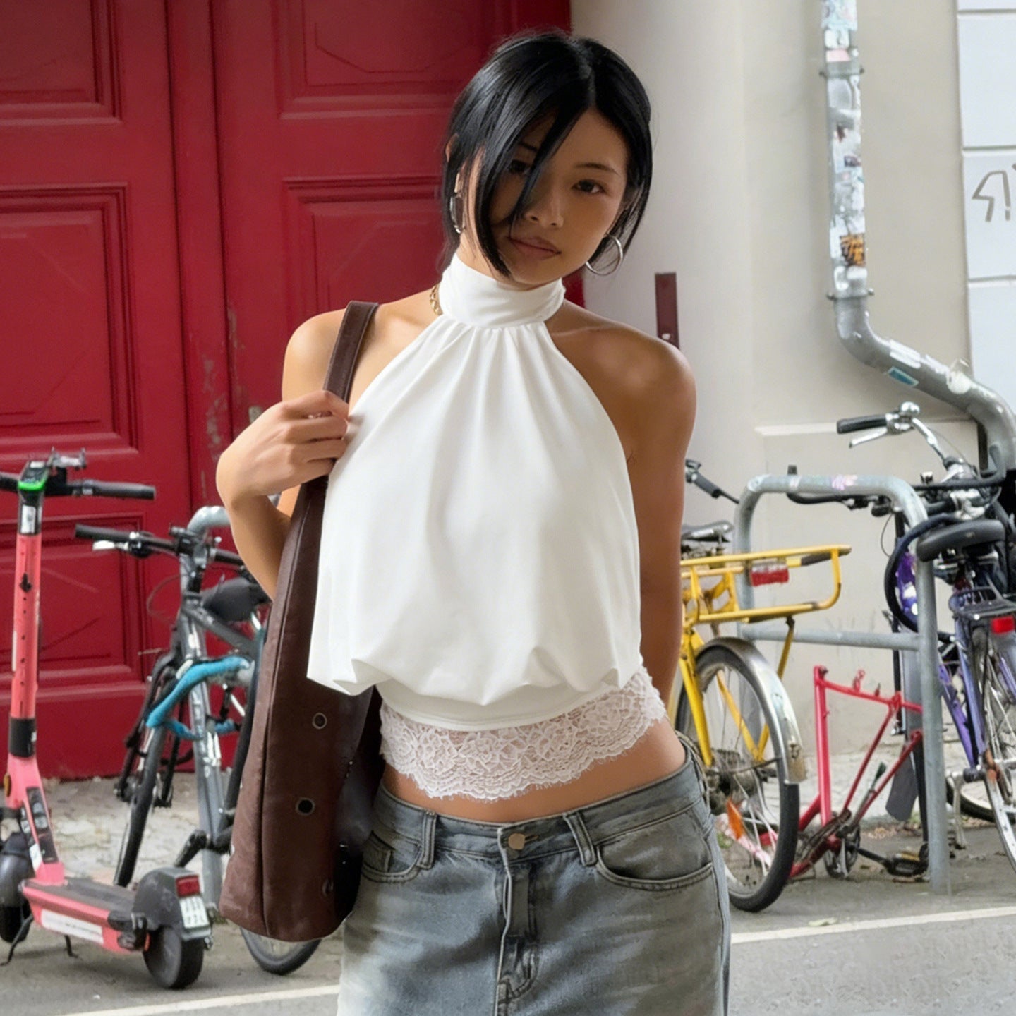 Damen Haltertop mit zarten Spitzenakzenten und eleganter Schnürung