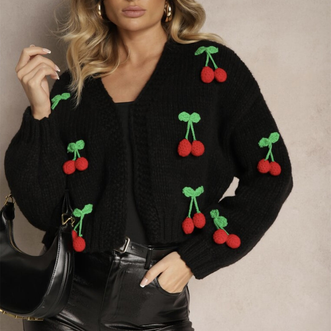 Damen Kurzcardigan aus grobem Strick mit gehäkelten Kirschen-Applikationen und V-Ausschnitt Shop Nory