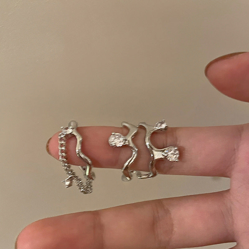 Damen Ohrstecker mit kreativem Tanzmotiv und funkelnden Zirkonia Shop Nory
