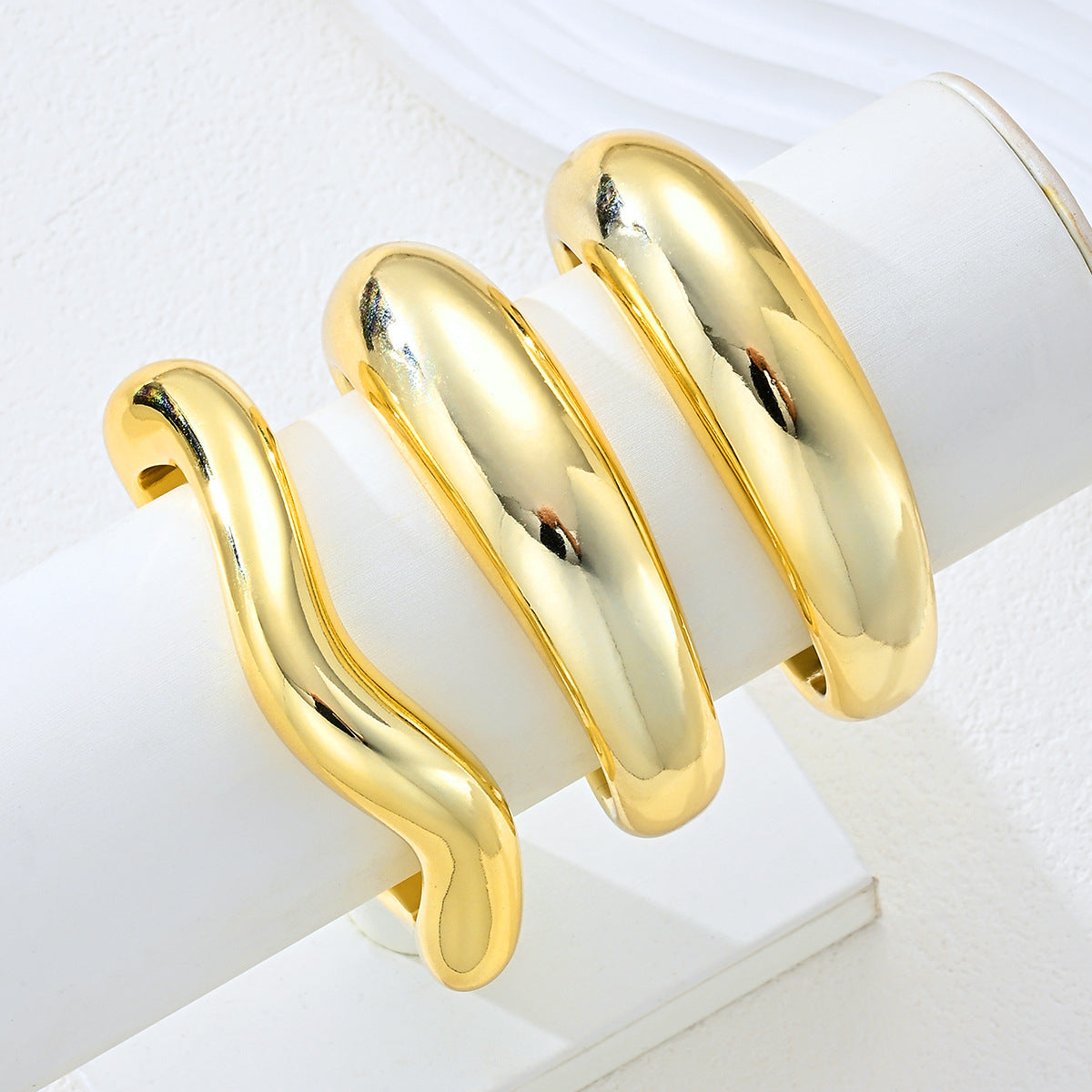 Damen Armreif-Set mit geschwungenem Design und glänzender Oberfläche Shop Nory