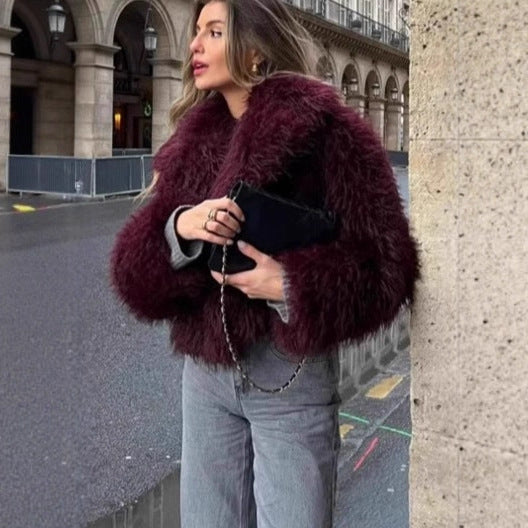 Damen Kurzjacke im Cropped‑Schnitt aus fluffigem Hochflor‑Faux‑Fur mit tiefem Schalkragen Shop Nory