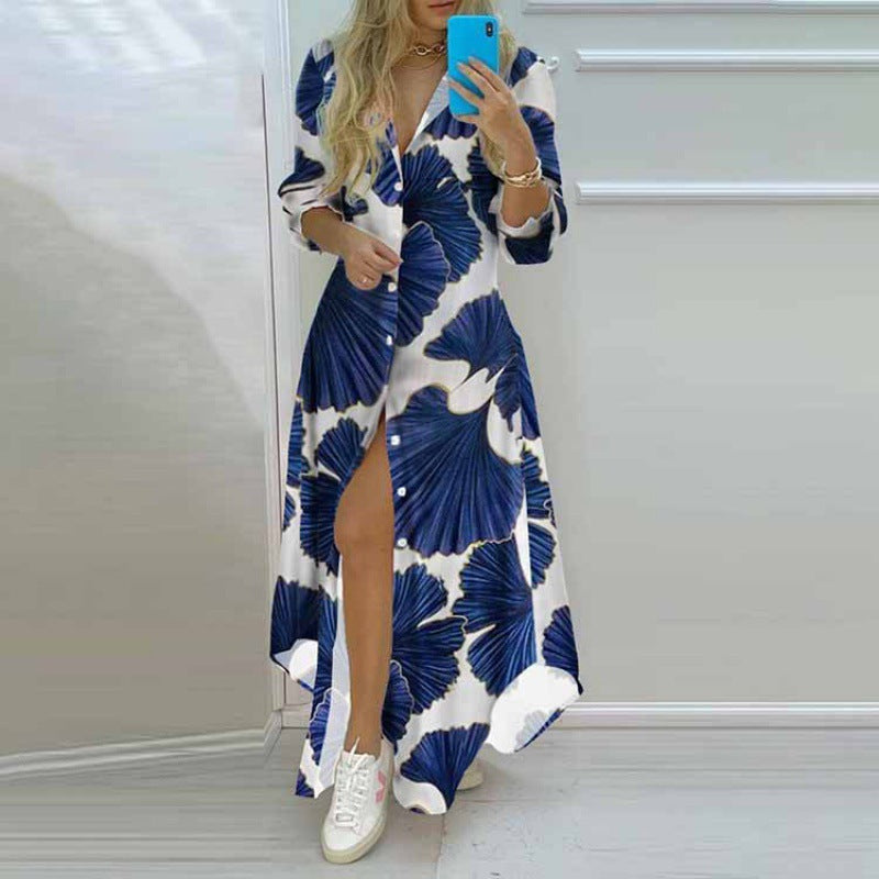 Damen Maxikleid mit Aufdruck im Zeitungslayout und seitlichem Schlitz