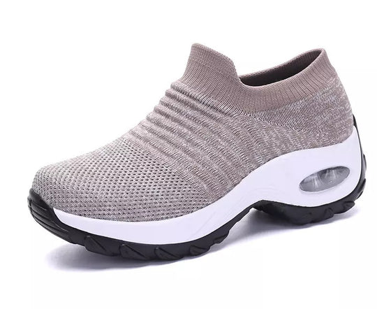 Damen gestrickter Slip-On Sportsneaker mit luftgepolsterter Zwischensohle Shop Nory