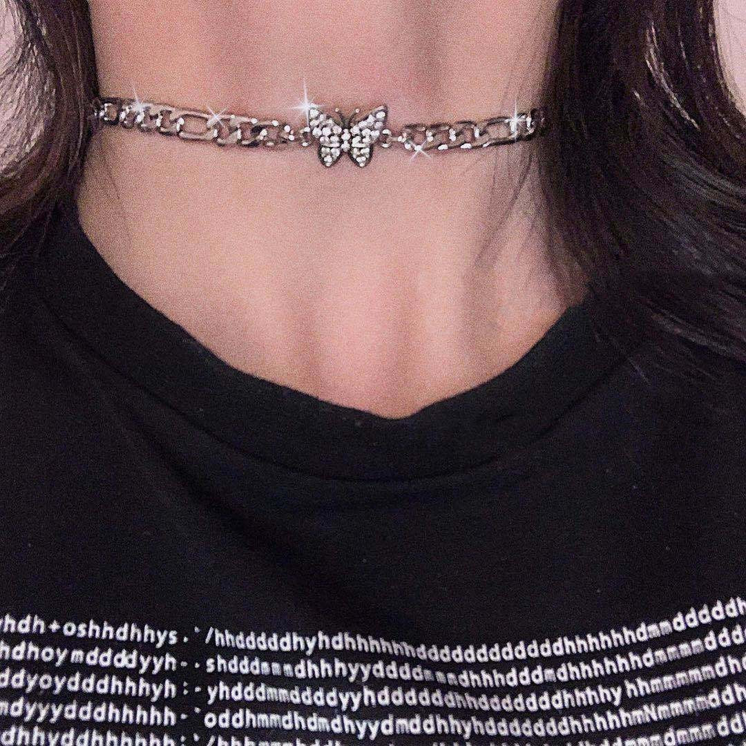 Damen Choker-Halskette mit funkelndem Schmetterlingsanhänger Shop Nory