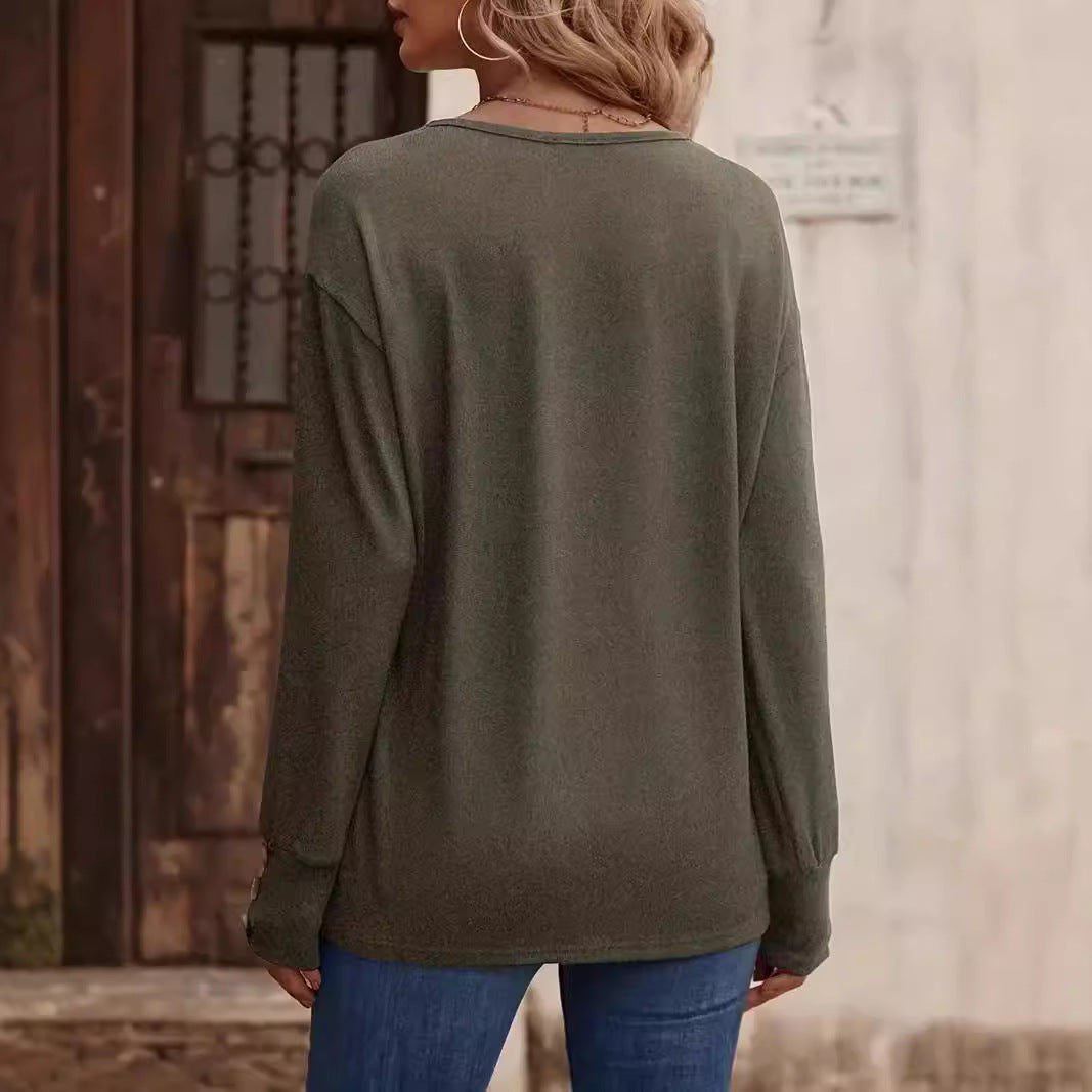 Damen Oversize V‑Ausschnitt Feinstrickpullover mit schulterfreier Silhouette und Zierknöpfen Shop Nory