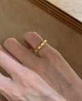 Damen Ring mit modernem Design und schimmernden Akzenten Shop Nory
