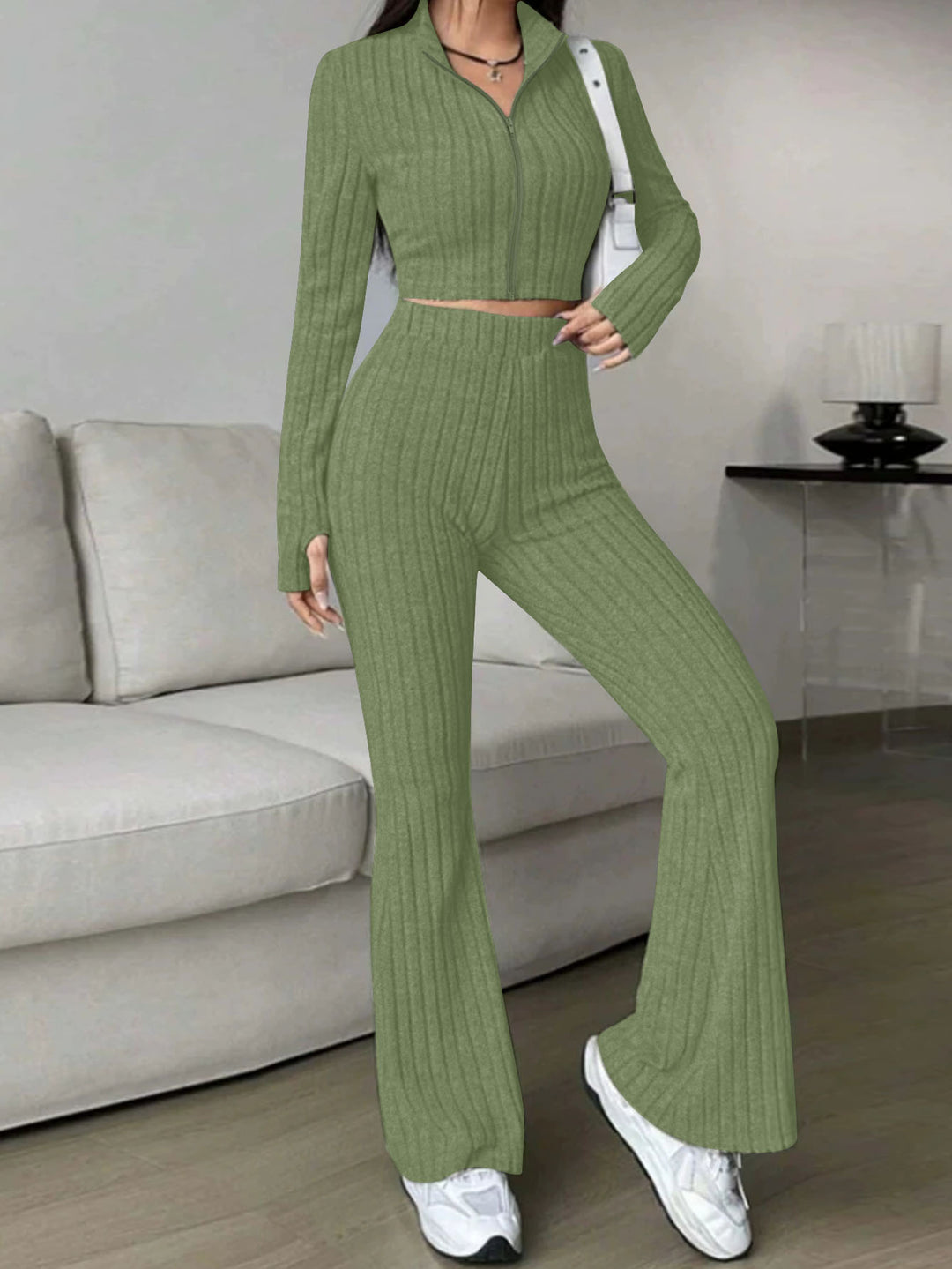 Damen Gerippter Strick-Zweiteiler mit Cropped Reißverschluss-Cardigan und High‑Waist Schlaghose Shop Nory
