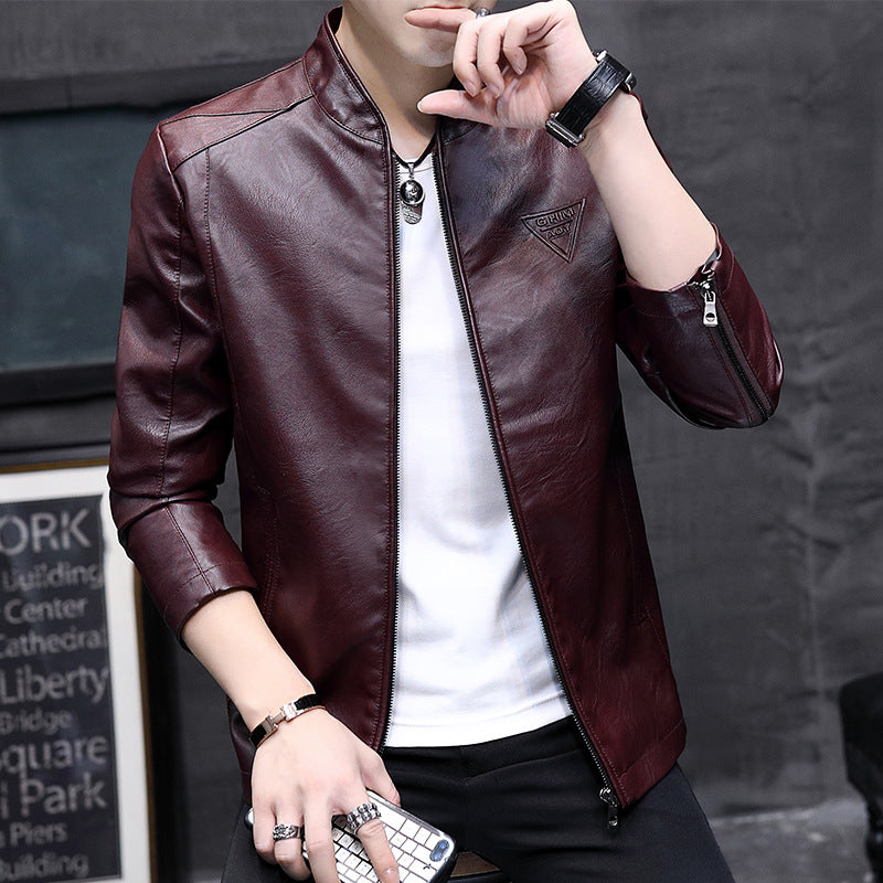 Herren Slim-Fit Kunstleder-Motojacke mit Stehkragen, Zipper-Ärmeln und minimalistischer Logo‑Applikation Shop Nory