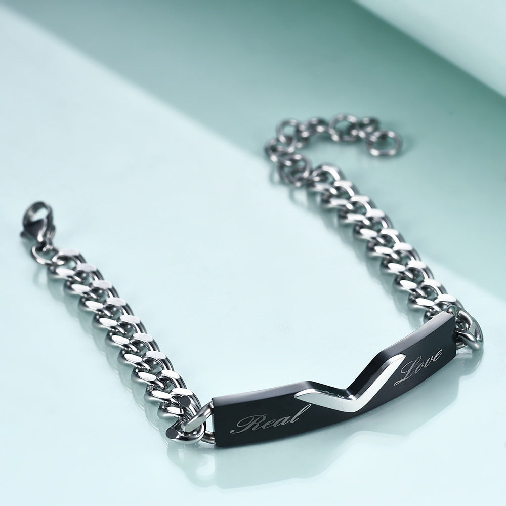 Damen Armband mit gravierbarem Herzanhänger und eleganter Kettenstruktur Shop Nory