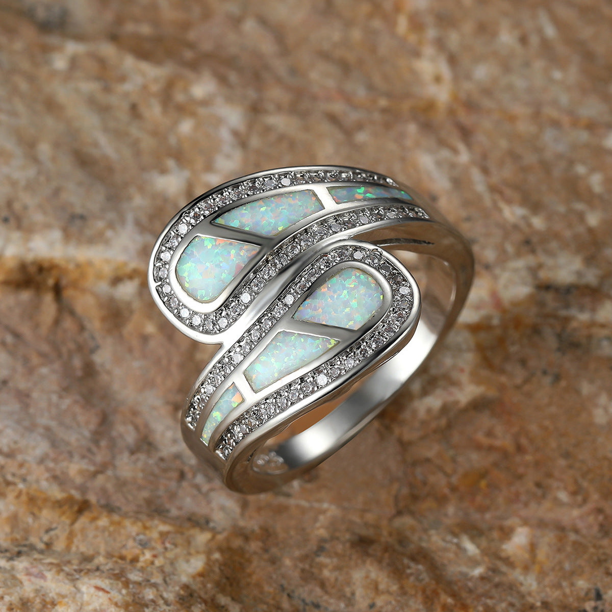Damen Ring mit kunstvollem Opaldesign und funkelnden Zirkonia Shop Nory