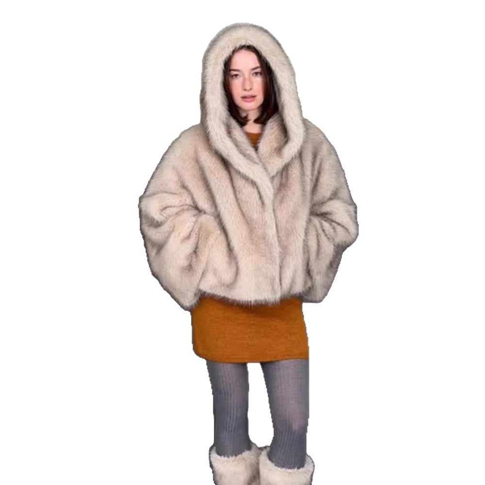 Damen Kapuzen-Kurzjacke aus Kunstpelz mit Boxy‑Silhouette und warmer Wattierung Shop Nory