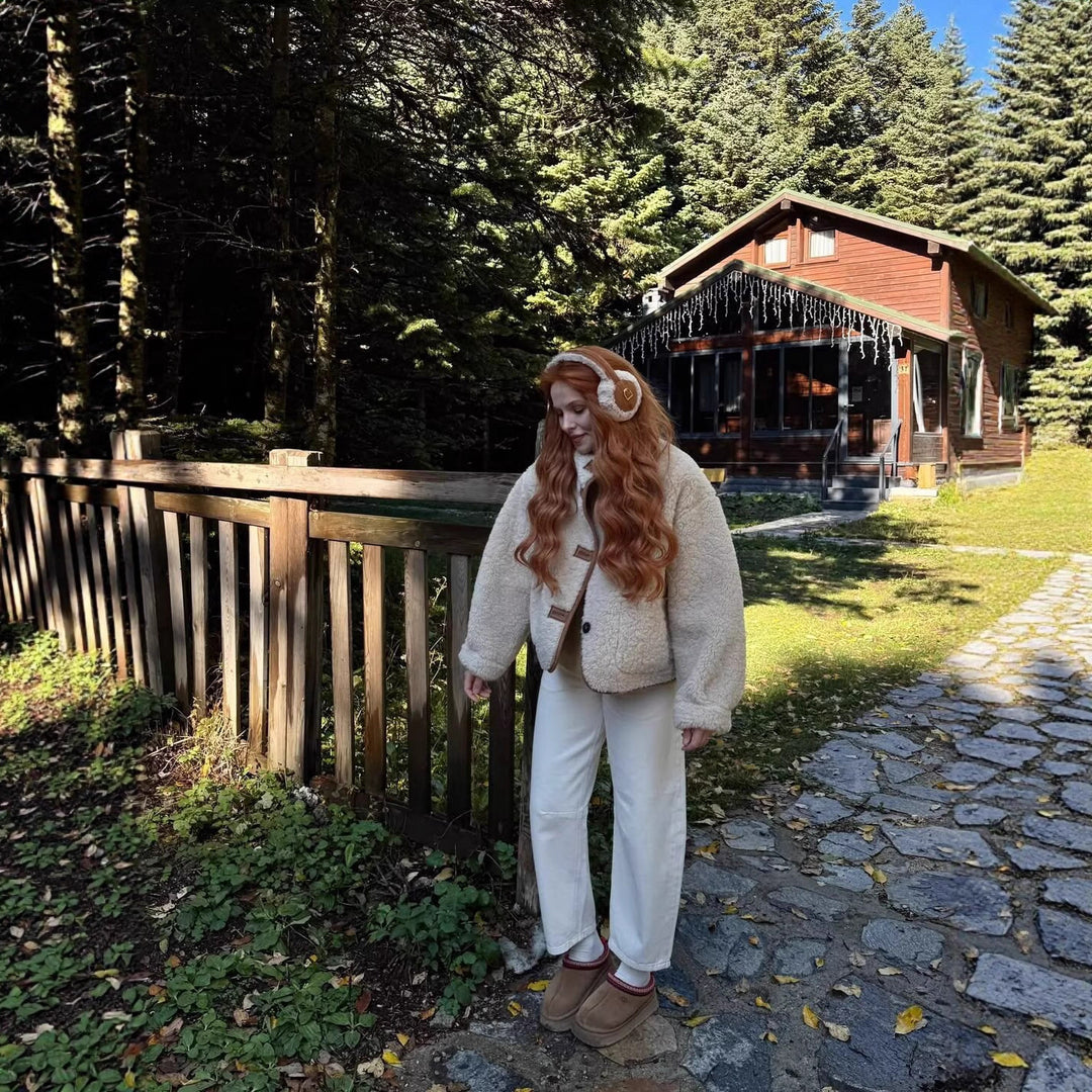 Damen Kurzjacke im Lammfell‑Look mit hohem Stehkragen und aufgesetzten Taschen Shop Nory