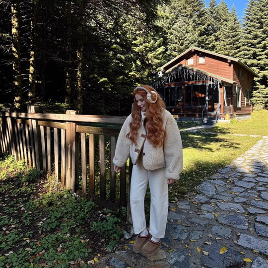 Damen Kurzjacke im Lammfell‑Look mit hohem Stehkragen und aufgesetzten Taschen Shop Nory
