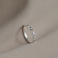 Damen filigraner Ring mit floralem Design und funkelnden Akzenten Shop Nory