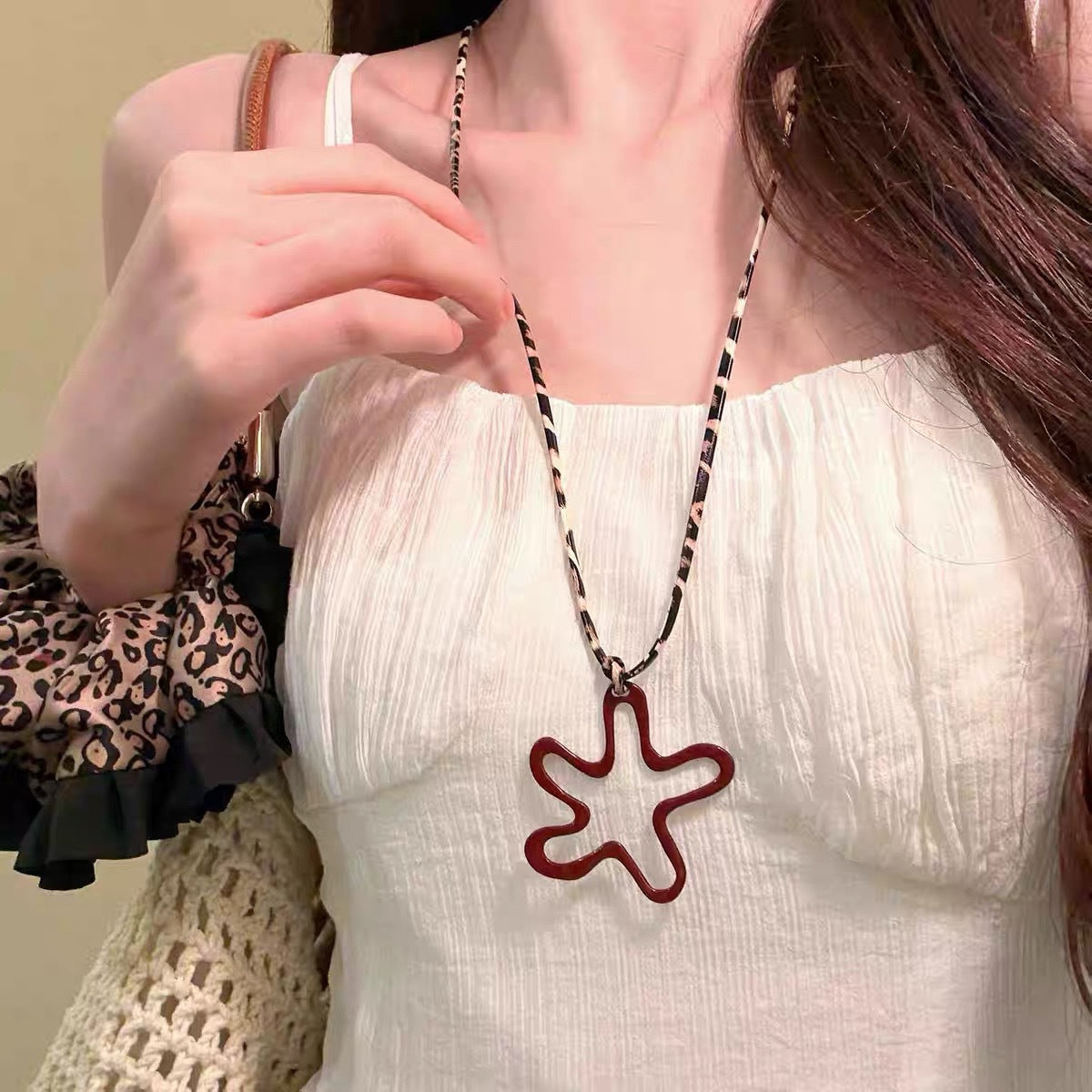 Damen stylische Kette mit einzigartigem kreativen Anhänger Shop Nory