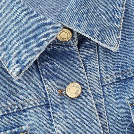Damen Kurze Denim-Jacke mit Metallic-Finish und aufgesetzten Brusttaschen Shop Nory