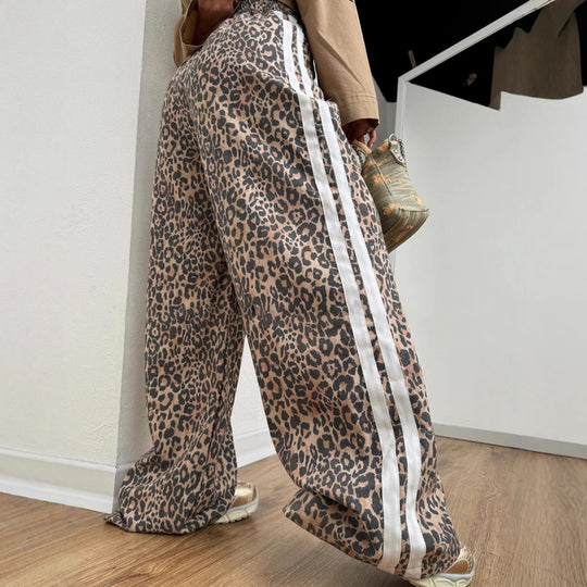 Damen weite Leoparden-Trackpants mit elastischem Bund und seitlichen Kontraststreifen Shop Nory