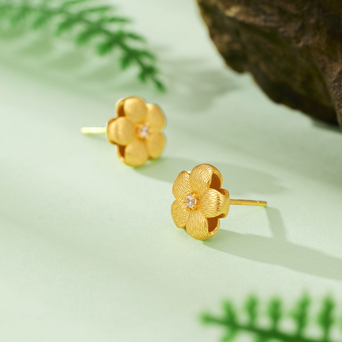 Damen Blumenohrringe mit Kristallakzent Shop Nory