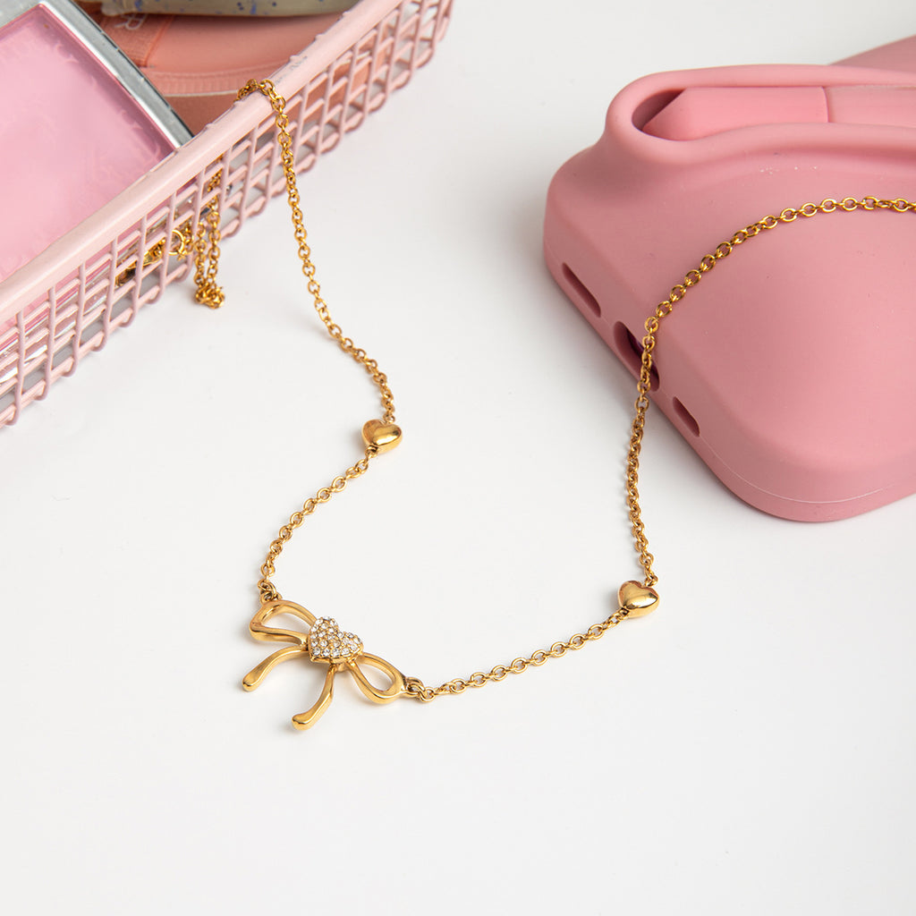 Damen Halskette mit eleganten Schmetterlings- und Herzanhängern aus hypoallergenem Edelstahl Shop Nory