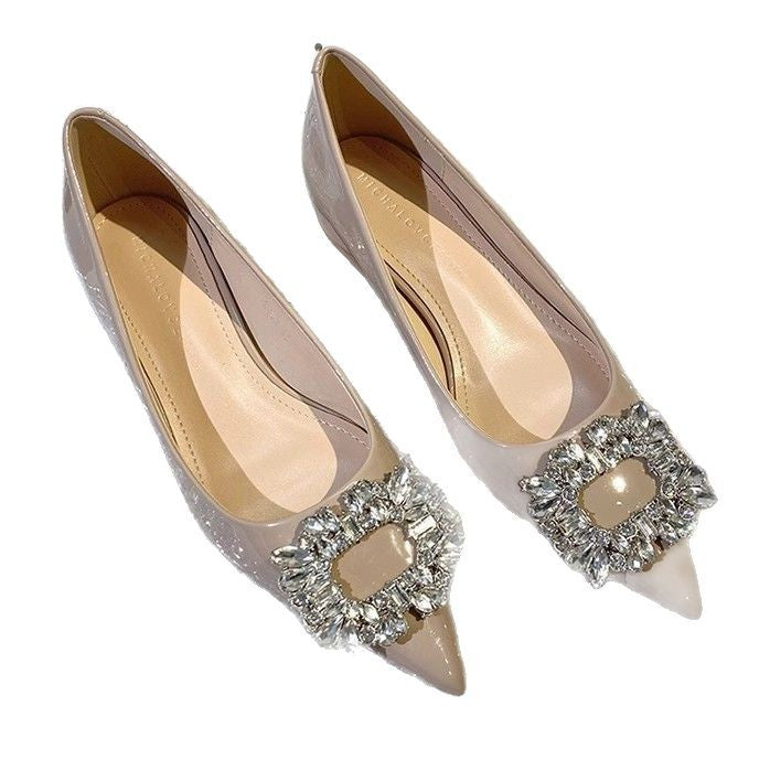 Damen Spitz zulaufende Lack‑Flats mit geschliffener Kristallschließe Shop Nory