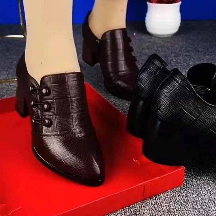 Damen Elegante Spitze Slipper‑Pumps mit niedrigem Blockabsatz und strukturierter Lederoptik Shop Nory