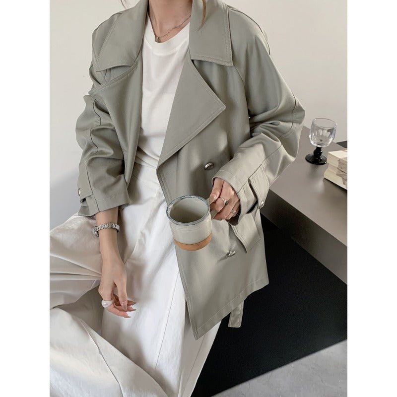 Damen Kurztrench mit weitem Schnitt, doppelreihigem Verschluss und Bindegürtel Shop Nory