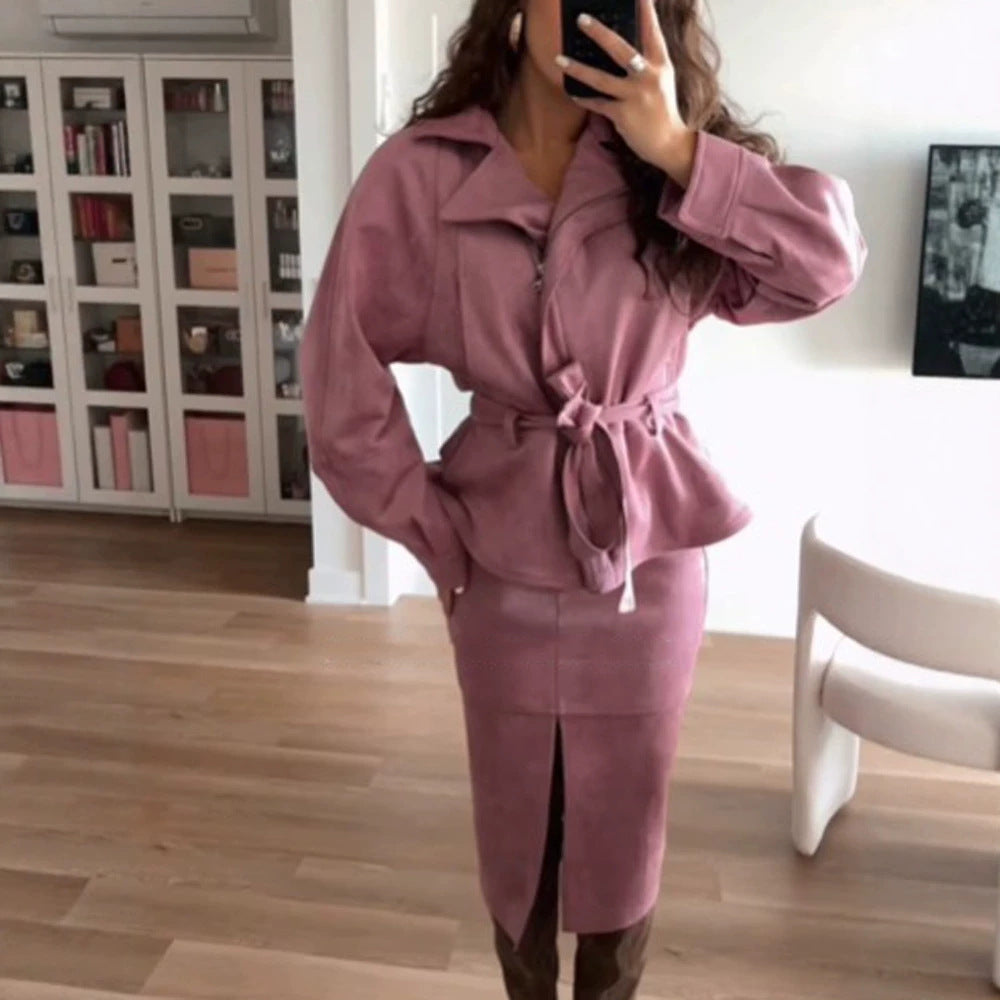 Damen Zweiteiliges Velours-Set mit tailliertem Wickelblazer und Midirock mit Frontschlitz Shop Nory