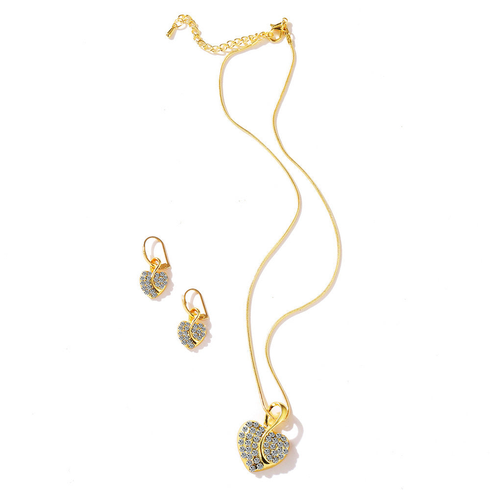 Damen Schmuckset mit funkelndem Herzanhänger und eleganten Ohrringen Shop Nory