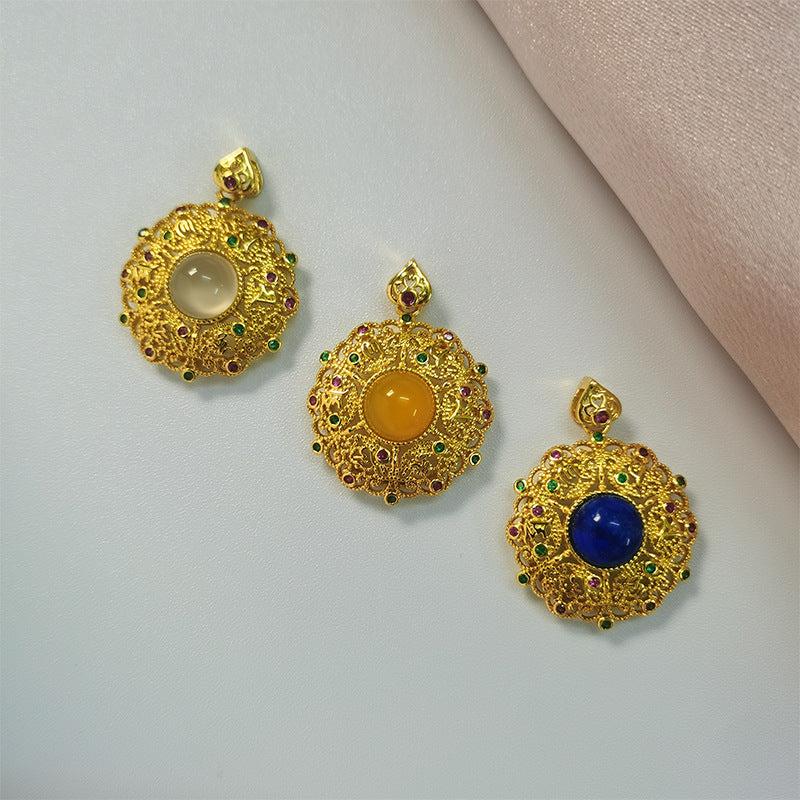 Damen Filigraner Anhänger mit bunten Edelsteinen und ovalem Cabochon Shop Nory