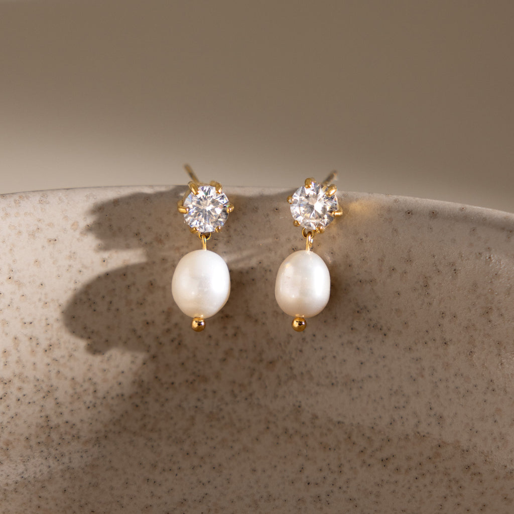 Damen Ohrhänger mit funkelnden Zirkonia und elegantem Perlenanhänger Shop Nory