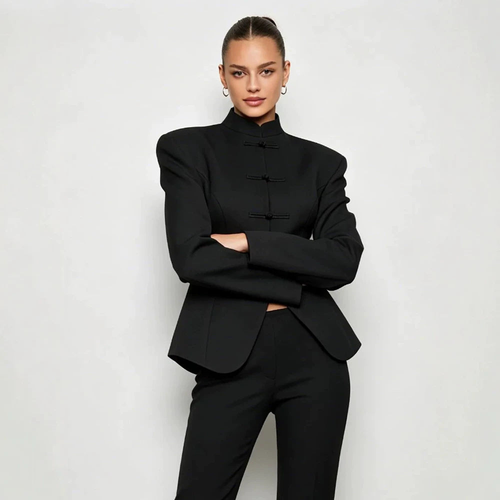 Damen Sculpted‑Blazer mit Stehkragen, dekorativen Knotenverschlüssen und taillierter Silhouette Shop Nory