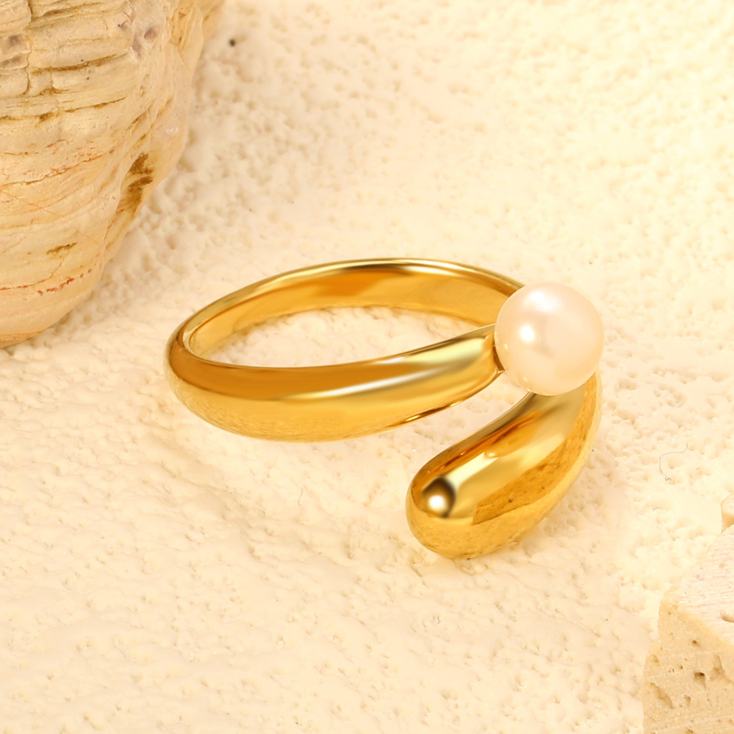 Damen offener Ring mit elegantem Muschel-Design und feinem Perlenakzent Shop Nory