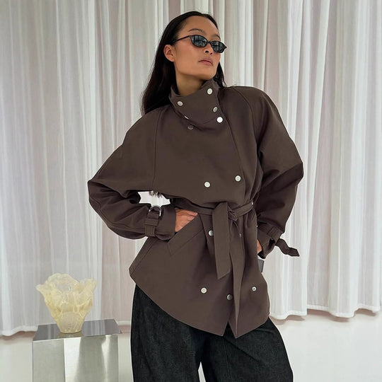 Damen Taillierbarer Oversize Kurztrench mit hohem Stehkragen, Druckknopffront und Bindegürtel Shop Nory