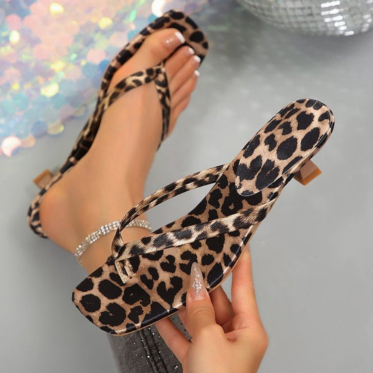 Damen Leopardmuster Zehentrenner mit kurzem Blockabsatz und quadratischer Spitze Shop Nory