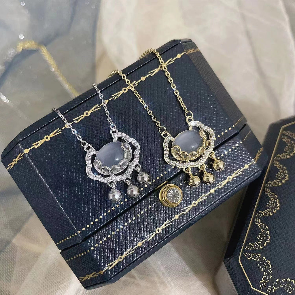 Damen Halskette mit elegantem Anhänger und zierenden Elementen Shop Nory