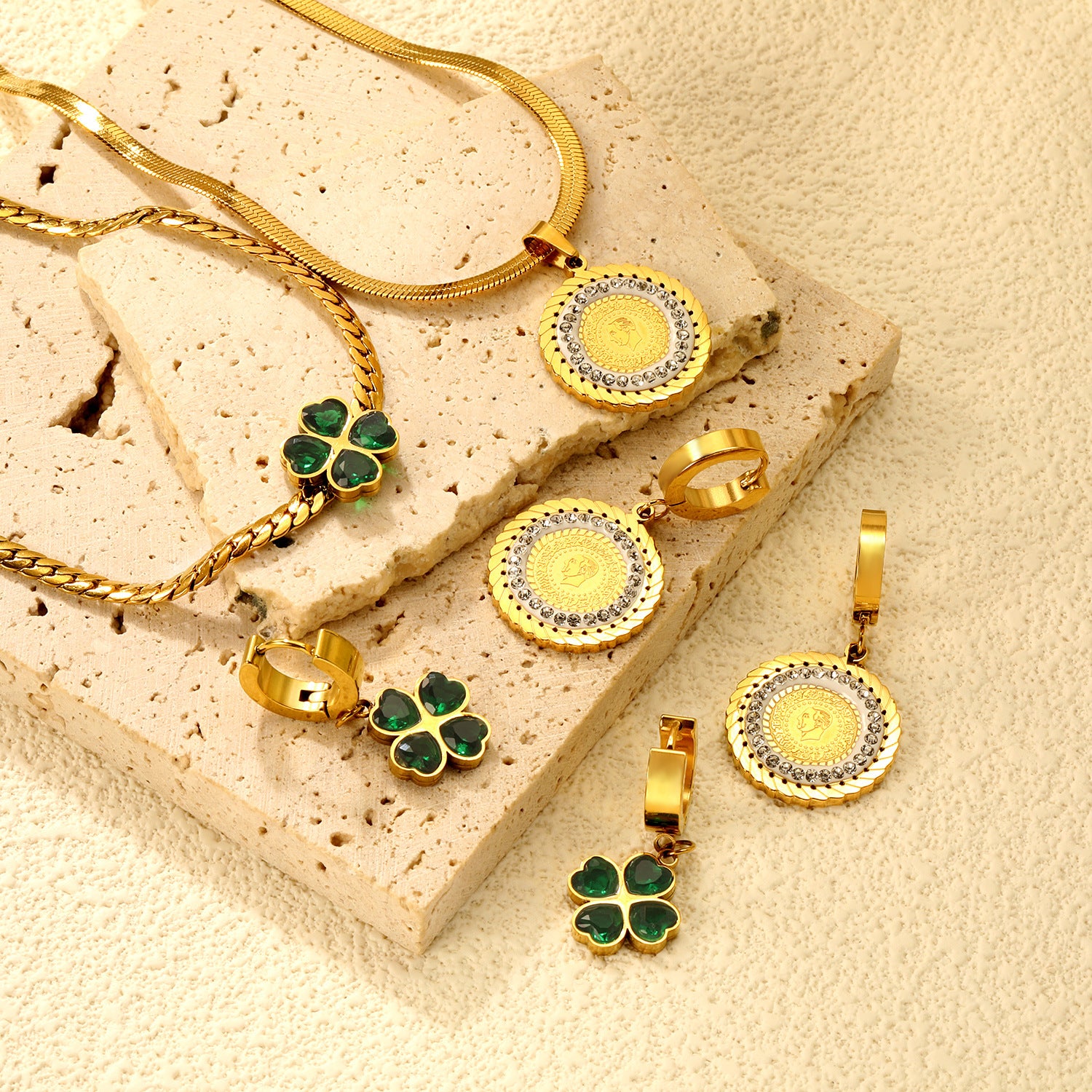 Damen Schmuckset mit vierblättrigem Kleeblatt-Anhänger und Ohrsteckern Shop Nory