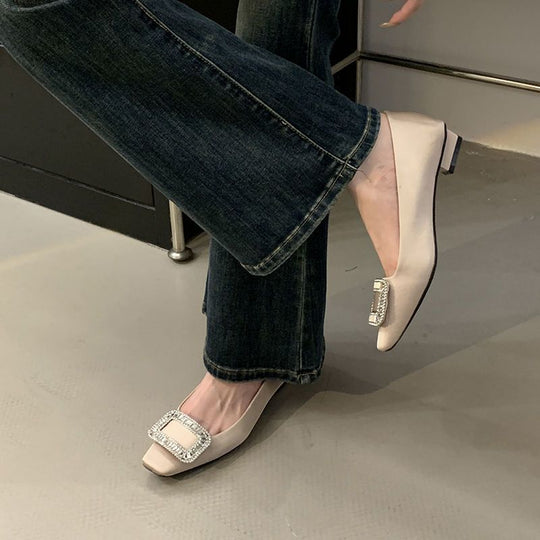Damen Satin-Ballerinas mit quadratischer Zehenbox, mittlerem Blockabsatz und Kristallschnalle Shop Nory