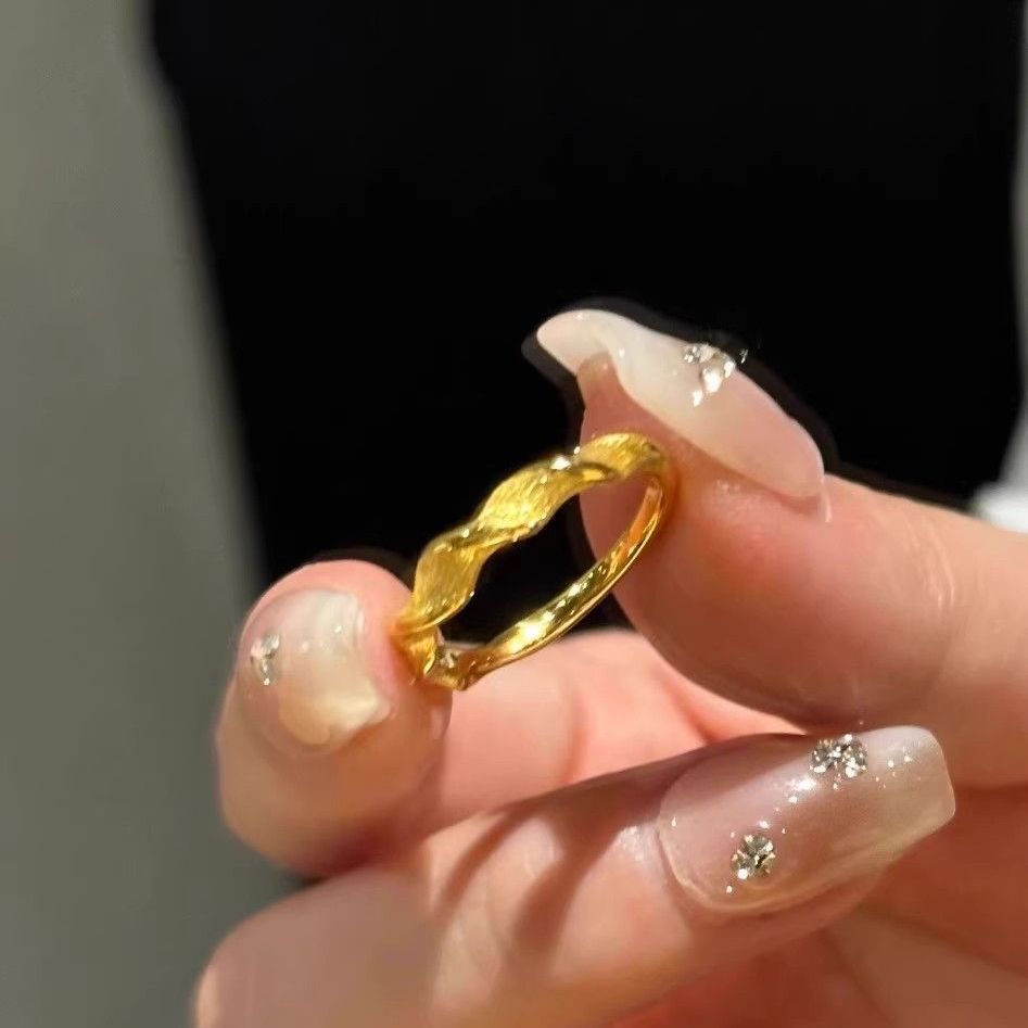 Damen Eleganter Ring mit geschwungenem Design und texturiertem Finish Shop Nory
