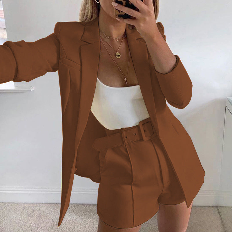 Damen Zweiteiliges maßgeschneidertes Blazer‑Set mit hochtaillierten Shorts und Gürtel Shop Nory
